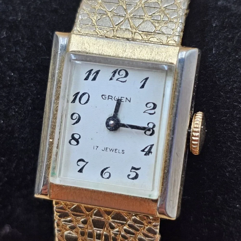 Gruen Vintage Ladies Mechanical Watch 17 Jewel Gold Tone Square Textured Band